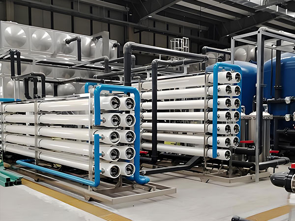 大型凈水設備多少錢一臺？避開定價誤區(qū)，科學評估設備綜合價值